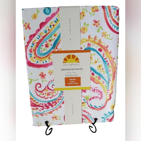 C&C California Design Indoor/Outdoor Easy Care Tablecloth 60 x 84 Paisley Design - Picture 1 of 5